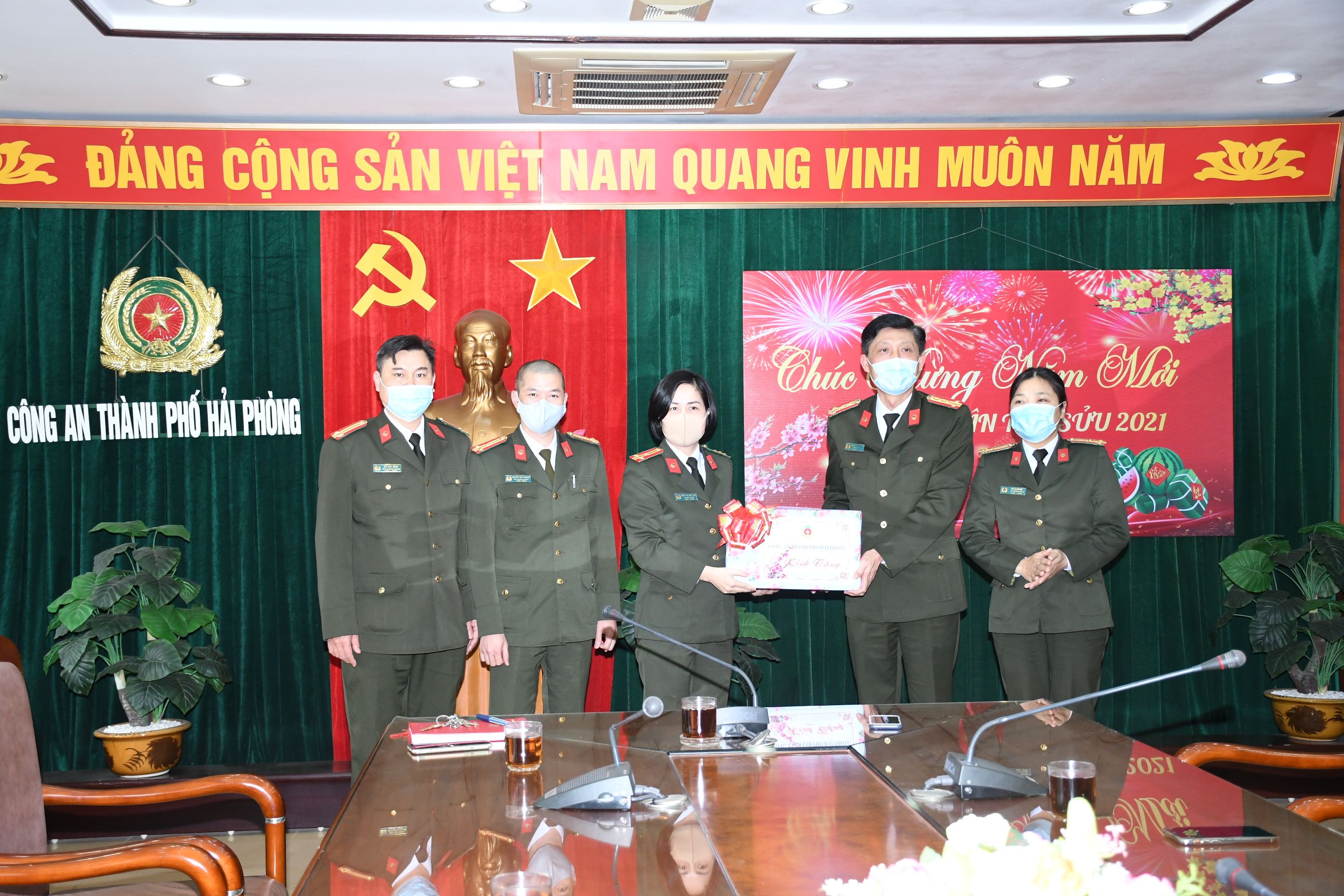 Lãnh đạo Công an thành phố chúc Tết các đơn vị, địa phương